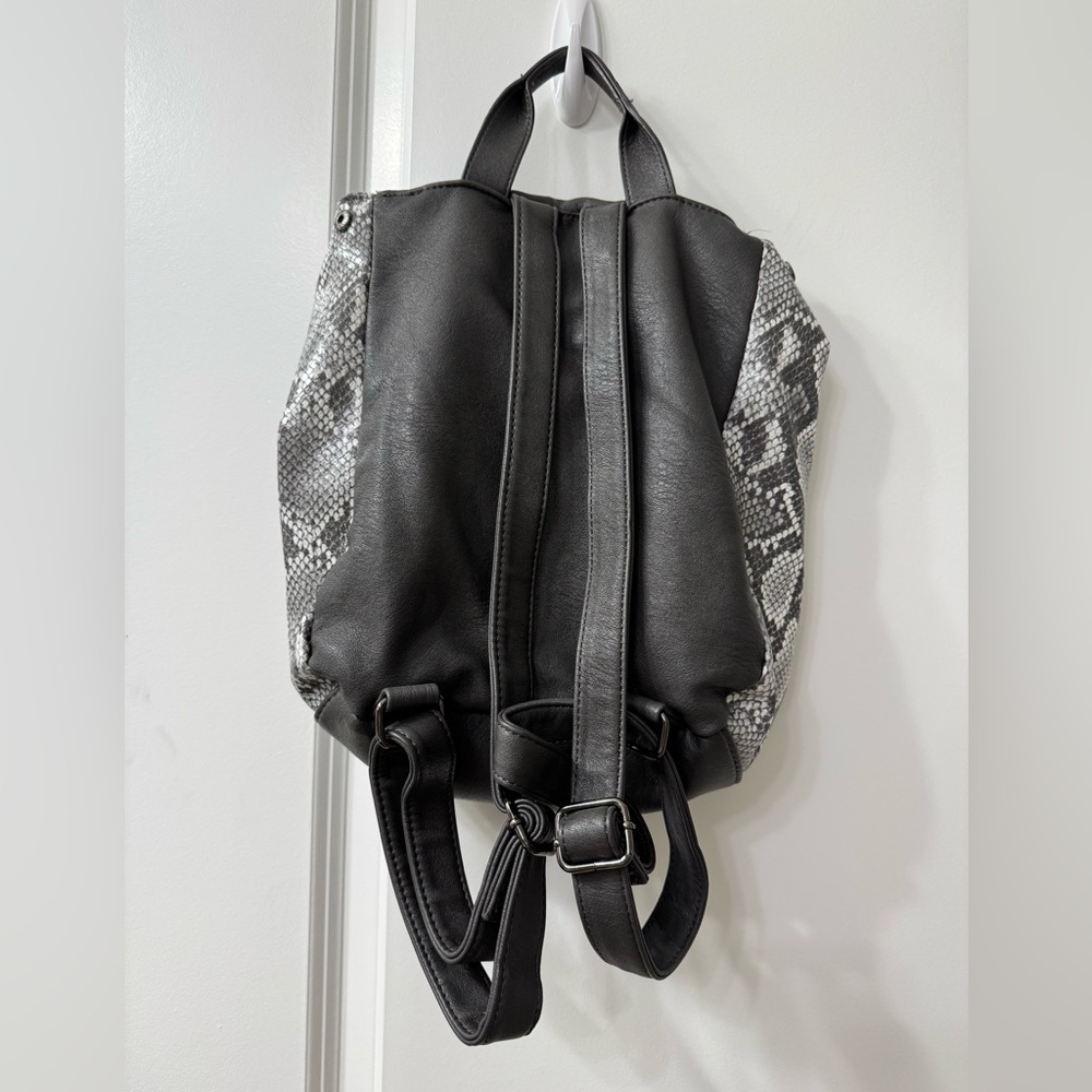 Jessica Simpson Gray Backpack - Picture 2 of 4